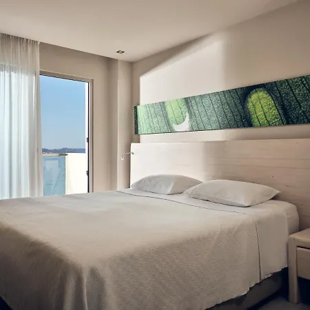 Ξενοδοχείο Ionian Hill 4*